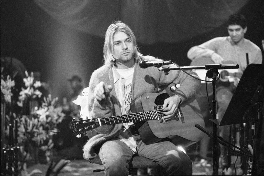 Курт Кобейн выступает со своей группой Nirvana на записи телепрограммы MTV. 1993 год.