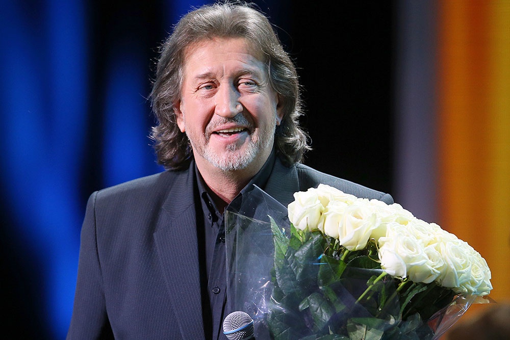 Творчество Митяева живет вне времени и моды, подкупает простыми словами и образами, искренностью чувств и интонаций.