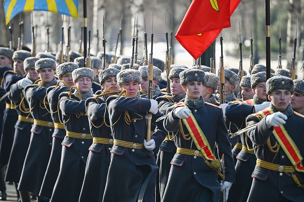 23 февраля 2025 г. Церемония возложения цветов к Могиле Неизвестного Солдата в Александровском саду в День защитника Отечества.