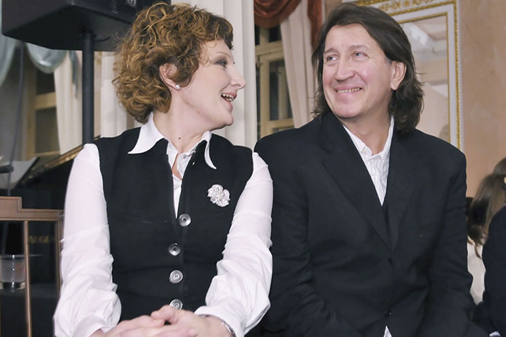 Супруги актриса Марина Есипенко и певец и композитор Олег Митяев на вручении Царскосельской художественной премии.