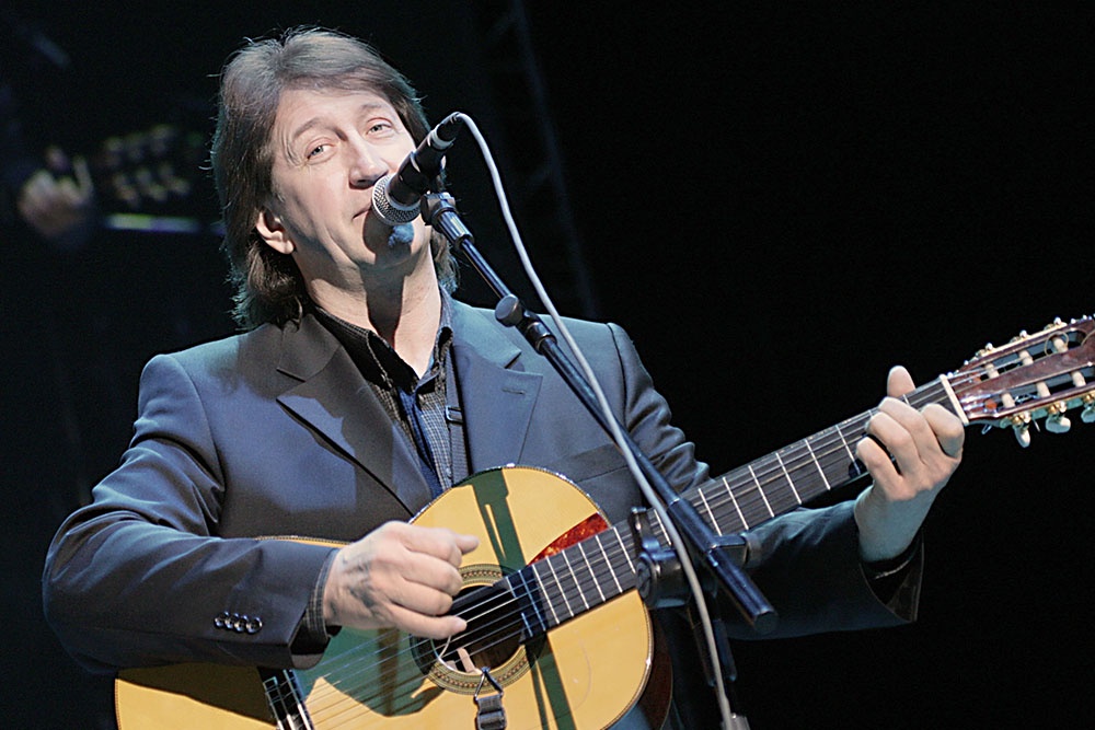 Олег Митяев во время выступления на концерте на сцене ГЦКЗ "Россия".