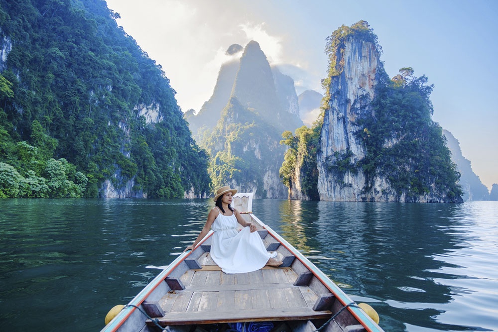 Туристка на озере Чео Лан.