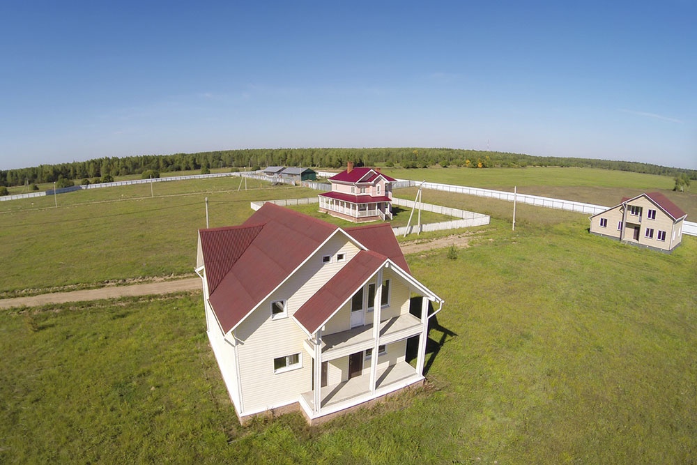 Жилой  дом, построен на земельном участке.