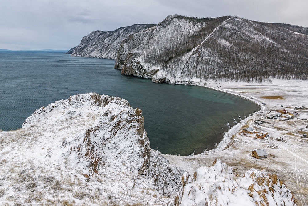 Урочище Узуры. Живописная местность расположена на восточном берегу острова Ольхон в бухте Хага-Яман.
