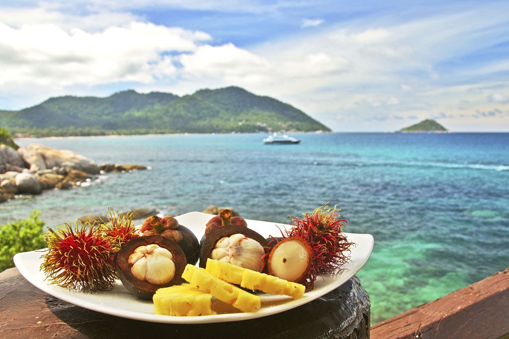 Экзотические фрукты тарелка.