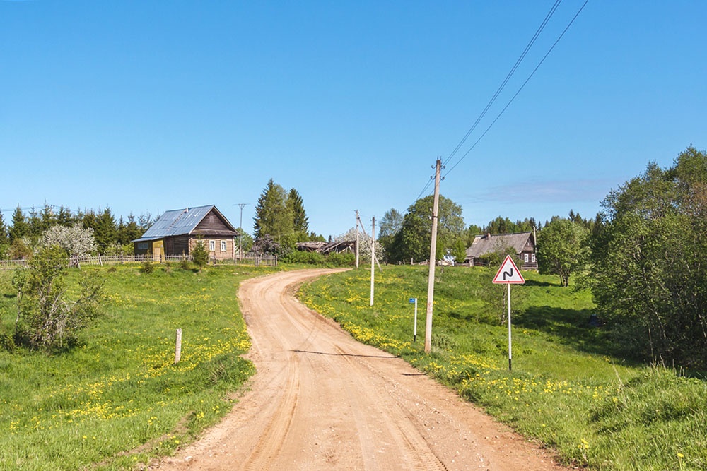 Дорога на дачном участке.