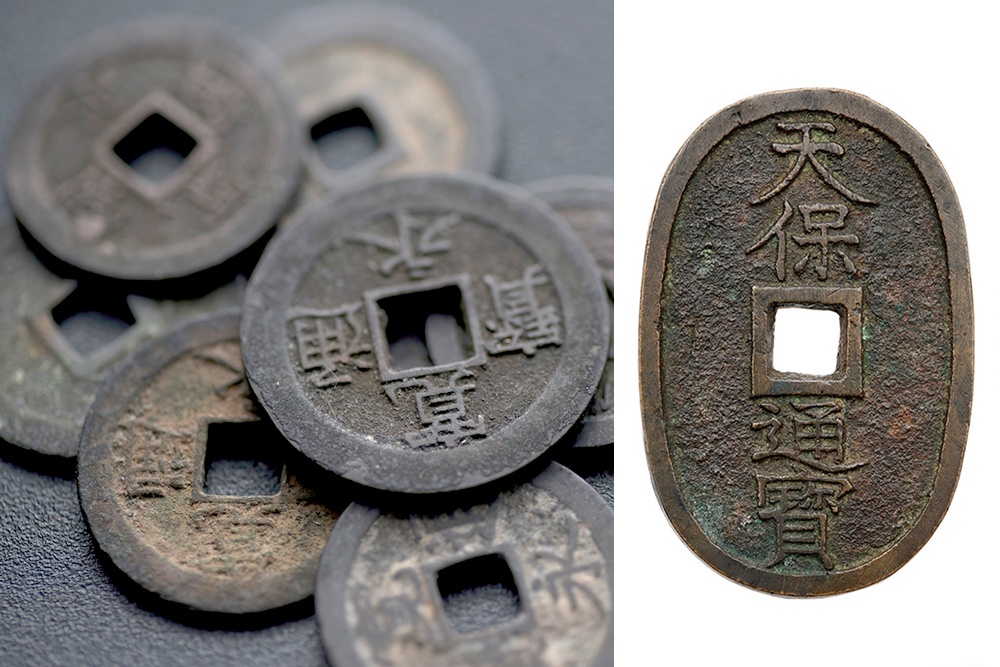 Древние монеты периода Эдо в Японии и монета 100 мон (1835-1870). 