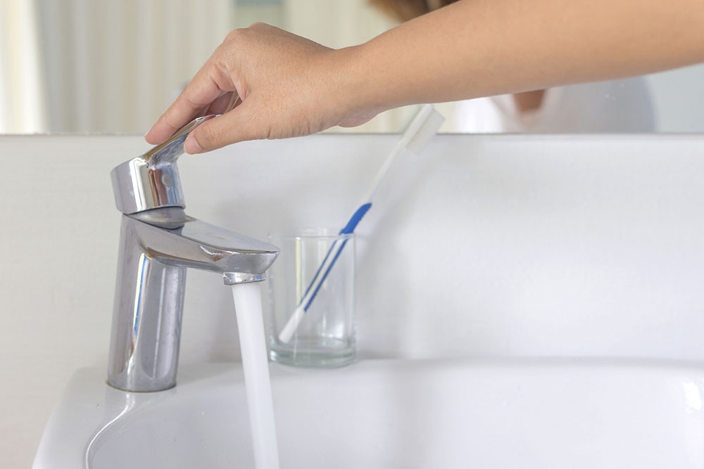 Экономия воды, закрывать кран.