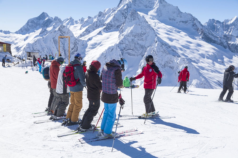 Штатный инструктор на горнолыжном курорте, Домбай.