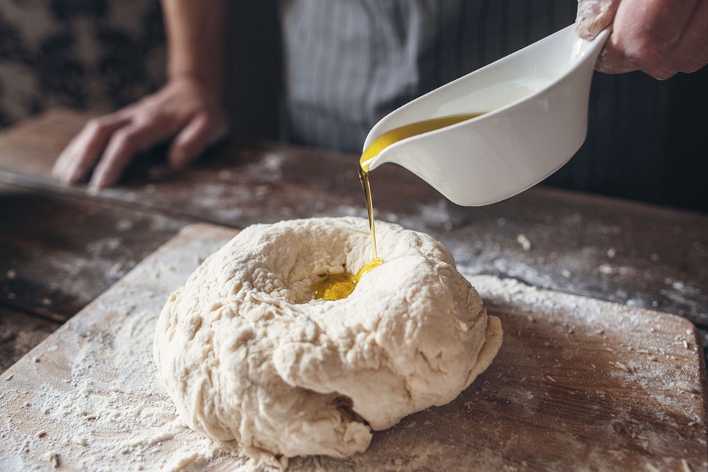 Растительное масло, добавка в тесто для улучшения консистенции.