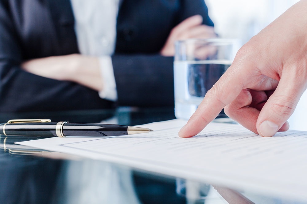 Человек  указывает на условия прописанные в доверенности.