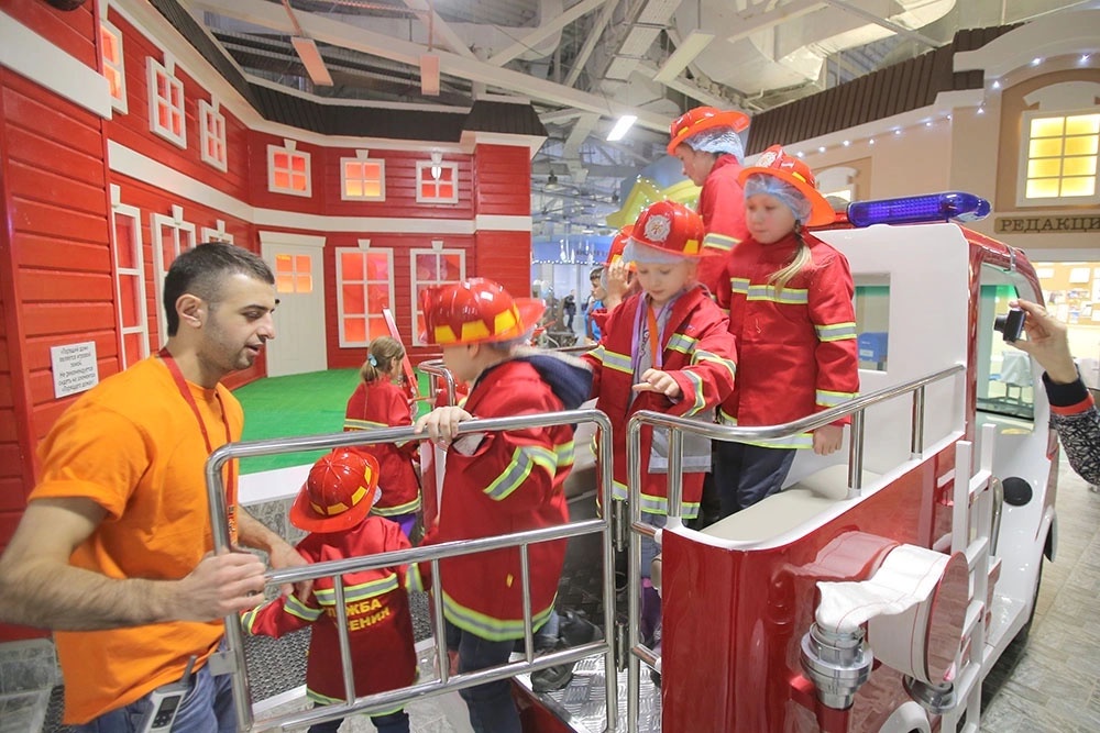 Детский город профессий "КидБург" в ТЦ "Мега "Белая дача".