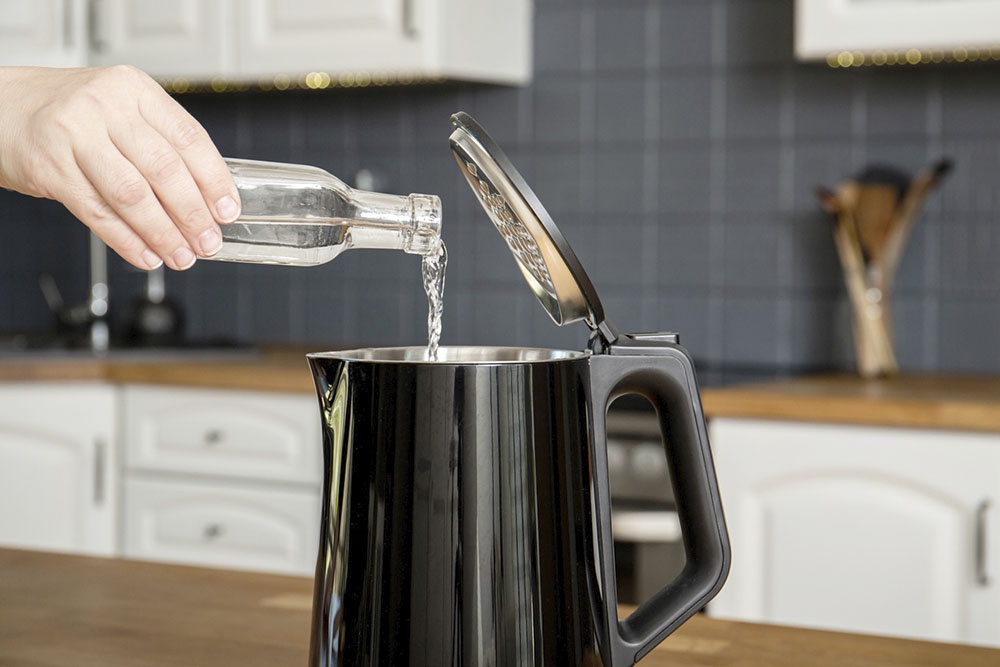 Очистка чайника от накипи.