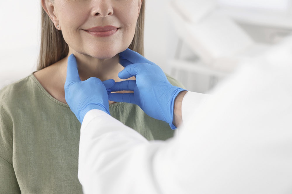 Женщина на приему е эндокринолога.