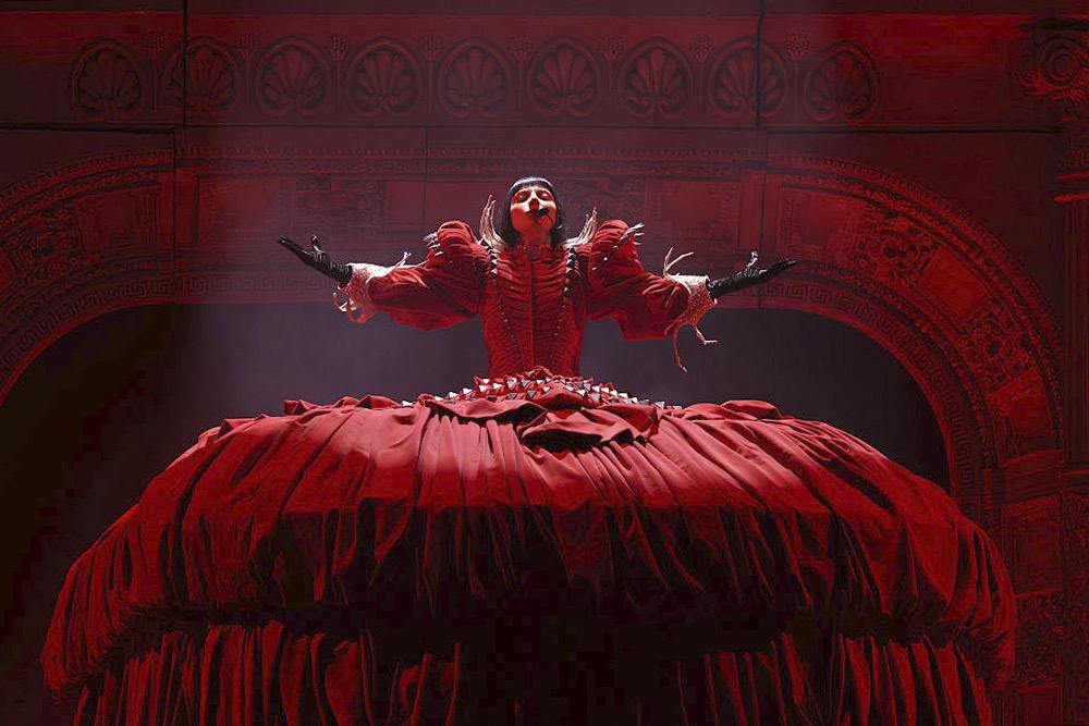 Леди Гага выступает на стадионе в Мехико-Сити, 2025 год. Мексика. 