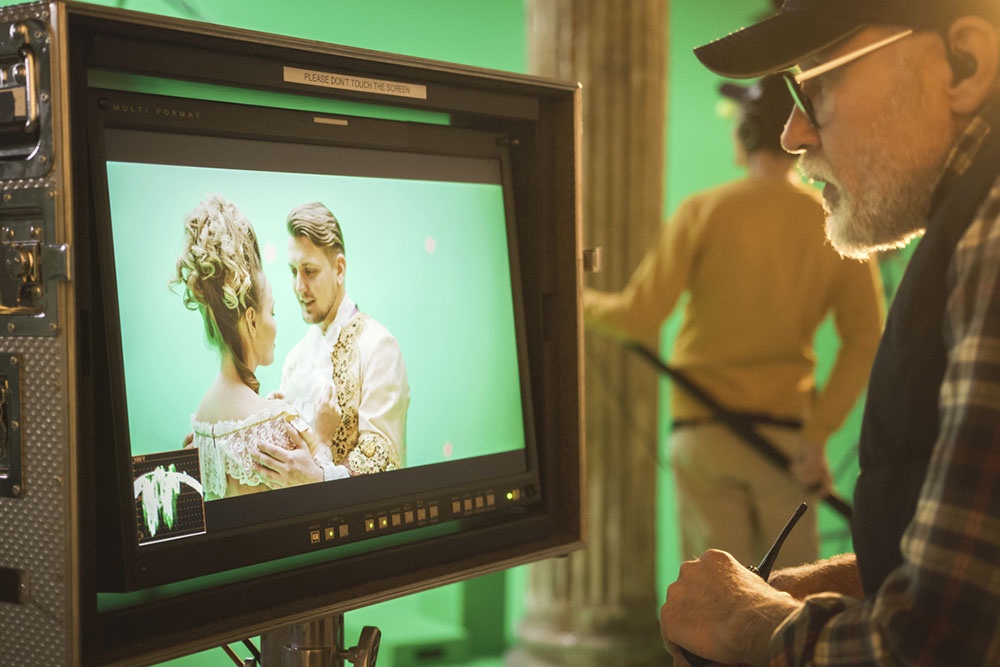 Режиссер смотри на экран, съемка сериала.