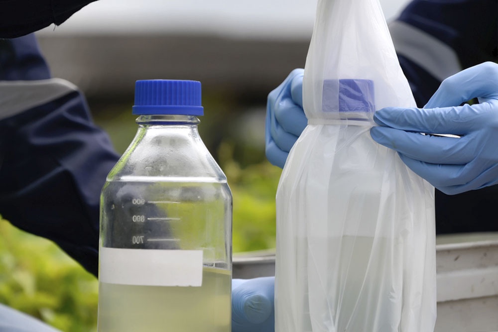 Доставка проб воды в лабораторию.