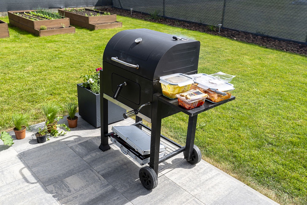 Мангал на оборудованной площадке.