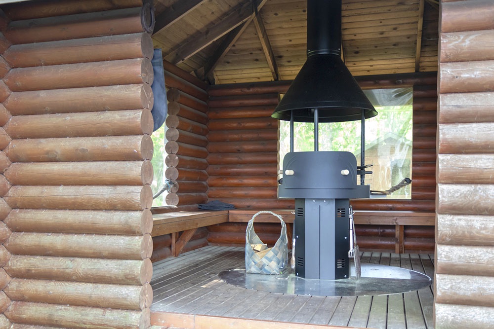 Беседка с мангалом.