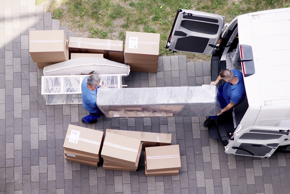 Переезд в другой город, погрузка транспортной компанией.