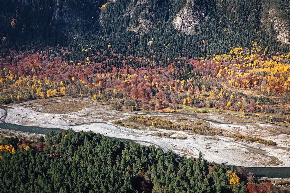 Тебердинский заповедник, расположенный в верховьях реки Теберды, на северных склонах Западного Кавказа. 