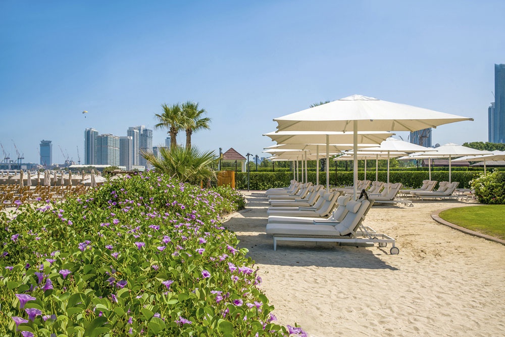 Пляж Джумейры с белым песком. 