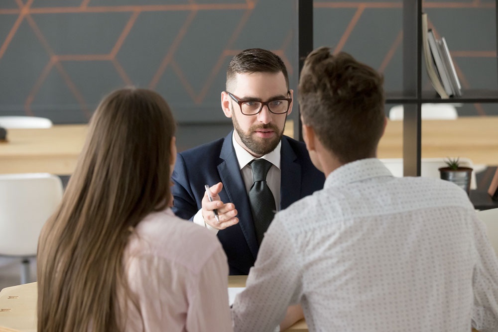 Как снять обременение, один из шагов получить в банке справку о погашении кредита.