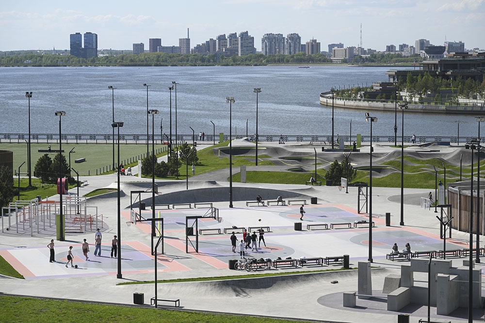 Экстрим-парк на набережной реки Казанки в Казани. Казань на майские праздники.