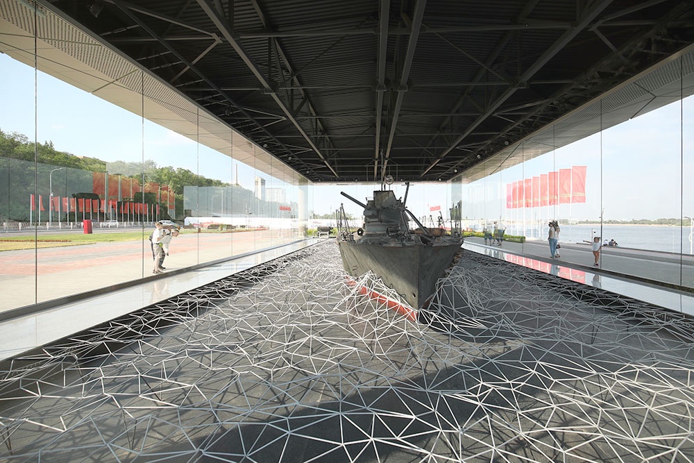Мемориал "Бронекатер БК-31" на набережной Волгограда. 