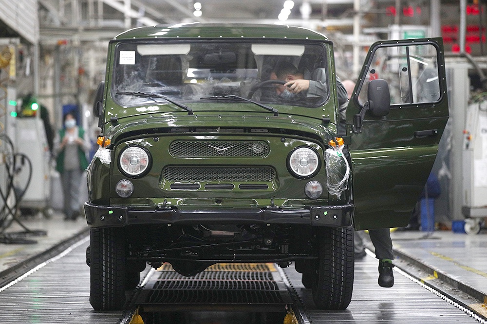УАЗ "Хантер". Автомобиль с высокой проходимостью.