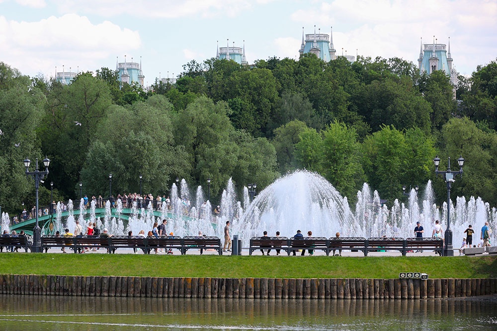 Светомузыкальный фонтан в парке Царицыно, отдых летом в парке, пикники.