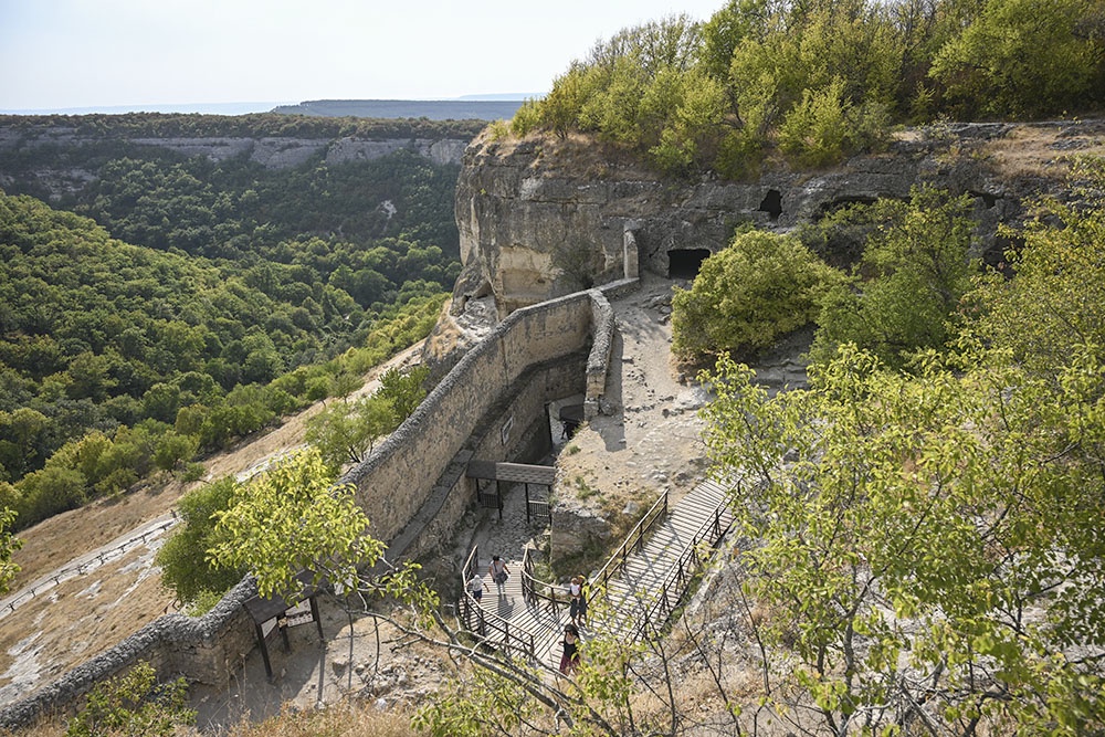 Пещерный город Чуфут-Кале в Крыму. Крым летом: живописные виды и популярные достопримечательности для отдыха.