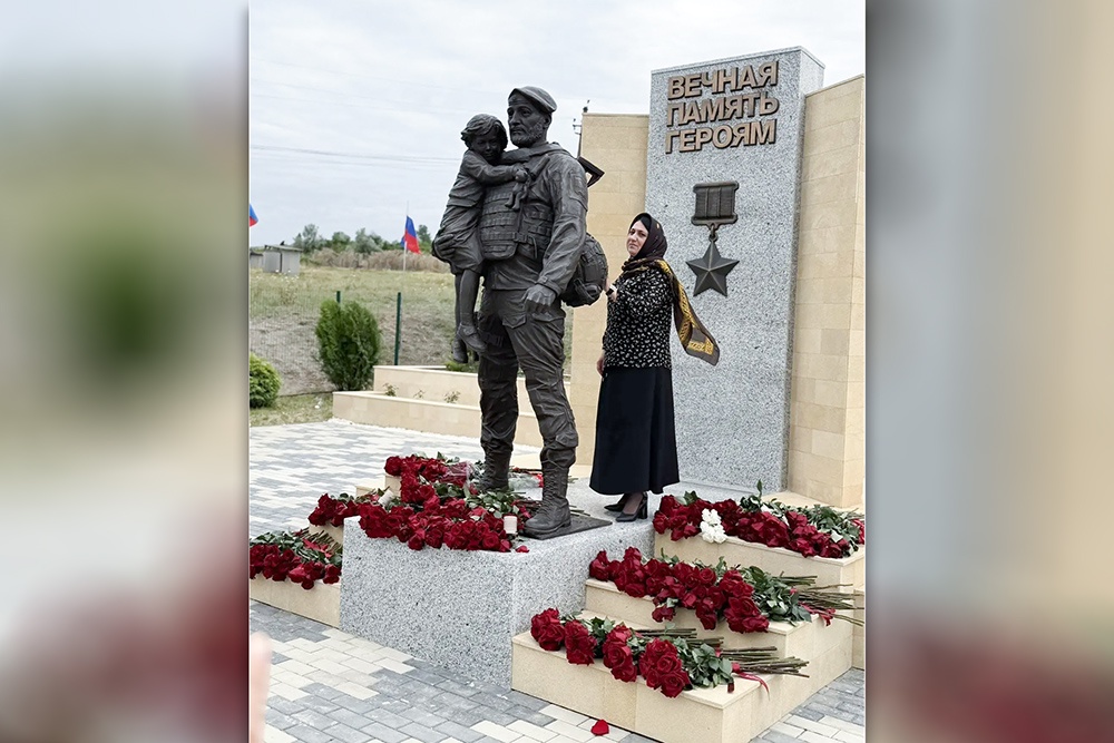 Памятник Руслану Примову.