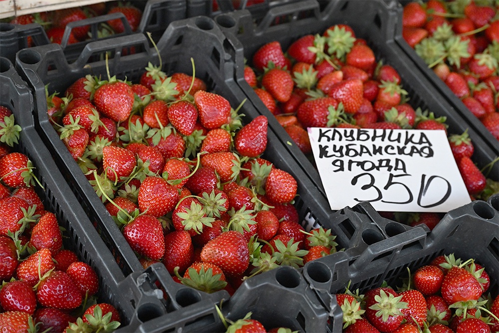 клубника на рынке