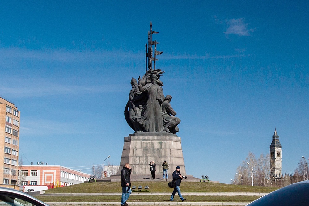Памятник основателям Сургута