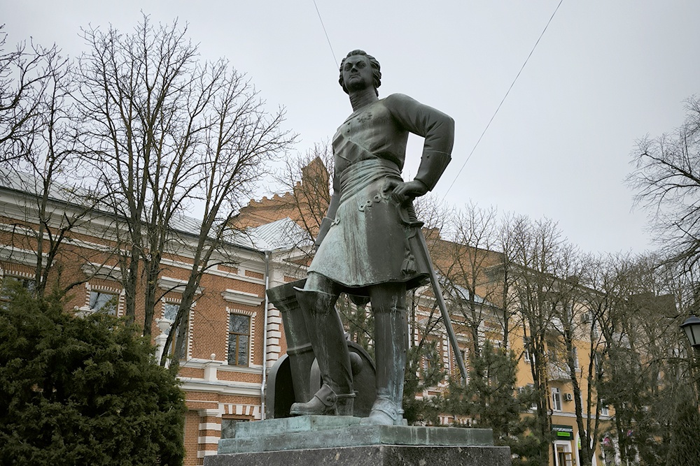 ПЕТРОВСКАЯ ПЛОЩАДЬ В АЗОВЕ