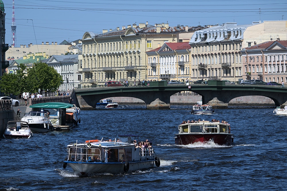 Прогулочные катера в Санкт-Петербурге
