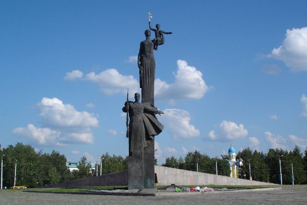 Вид на Монумент воинской и трудовой Славы