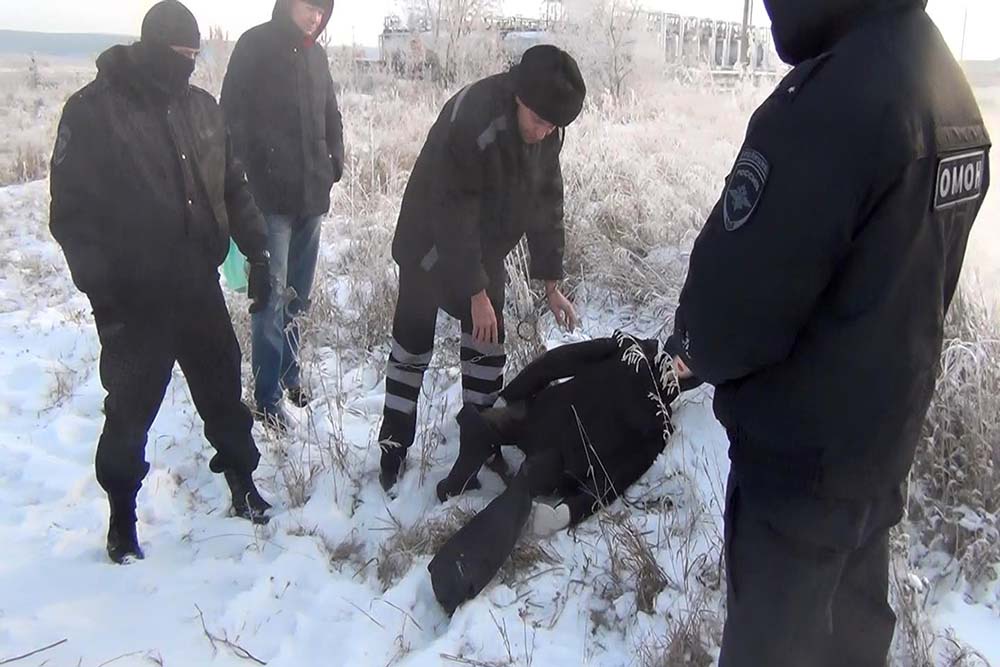 маньяк Попков на следственном эксперименте.