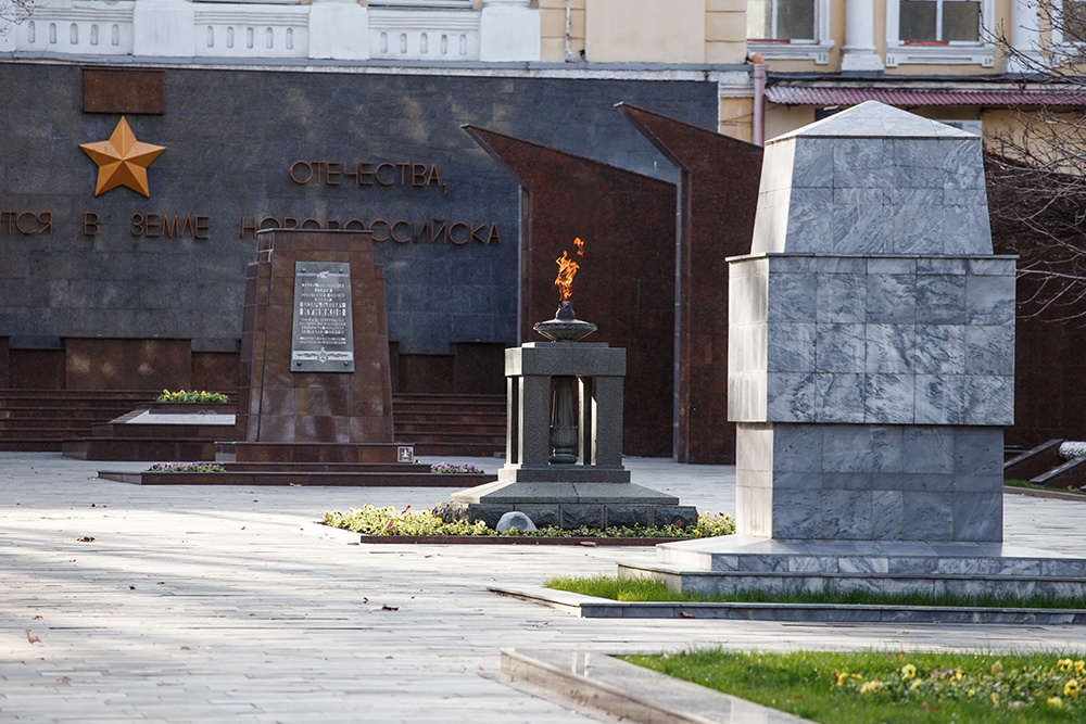 Мемориальный ансамбль Площадь Героев в городе Новороссийск.