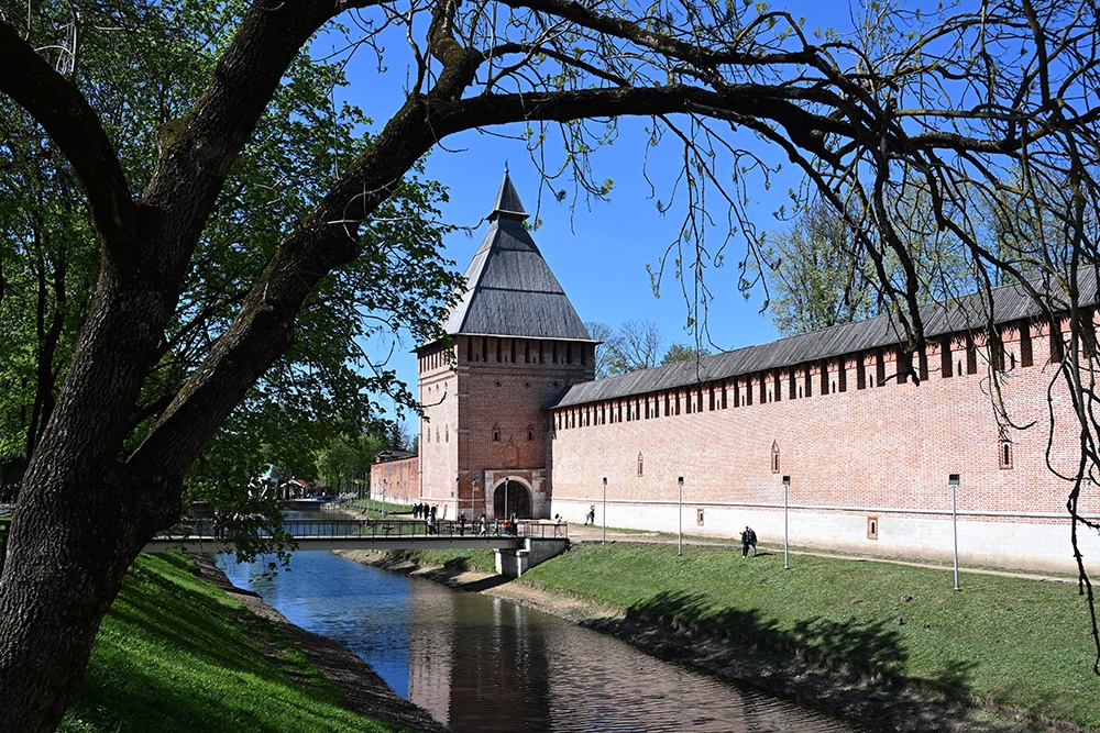 Стена каменной крепости в Смоленске, которую возвели в начале XVII века.
