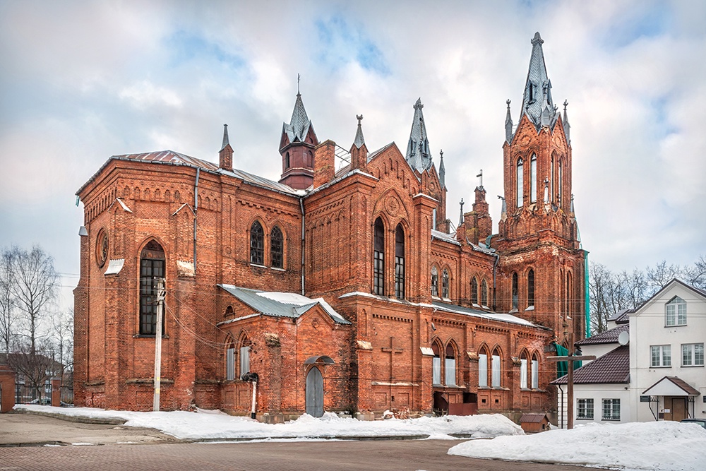 Неоготический костел конца XIX века в Смоленске закрыт на реставрацию.
