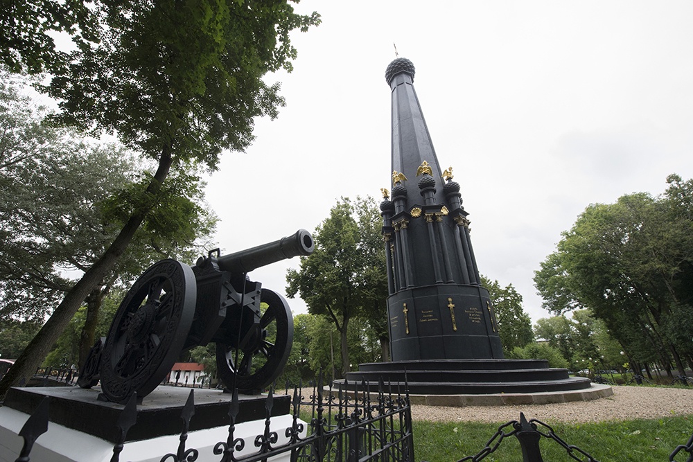 Памятник защитникам Смоленска в Лопатинском саду.