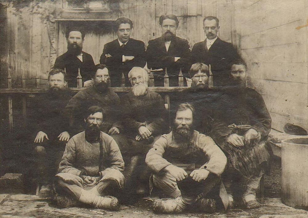 Защитники и оправданные по Мултанскому делу. Вятка, 4 июня 1896 года. Стоят слева направо: В.Г. Короленко, Н.П. Карабчевский, М.И. Дрягин, П.М. Красников