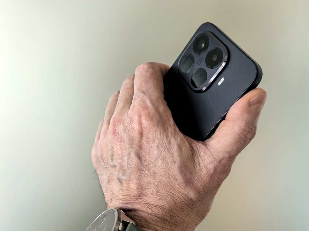 смартфон в руке