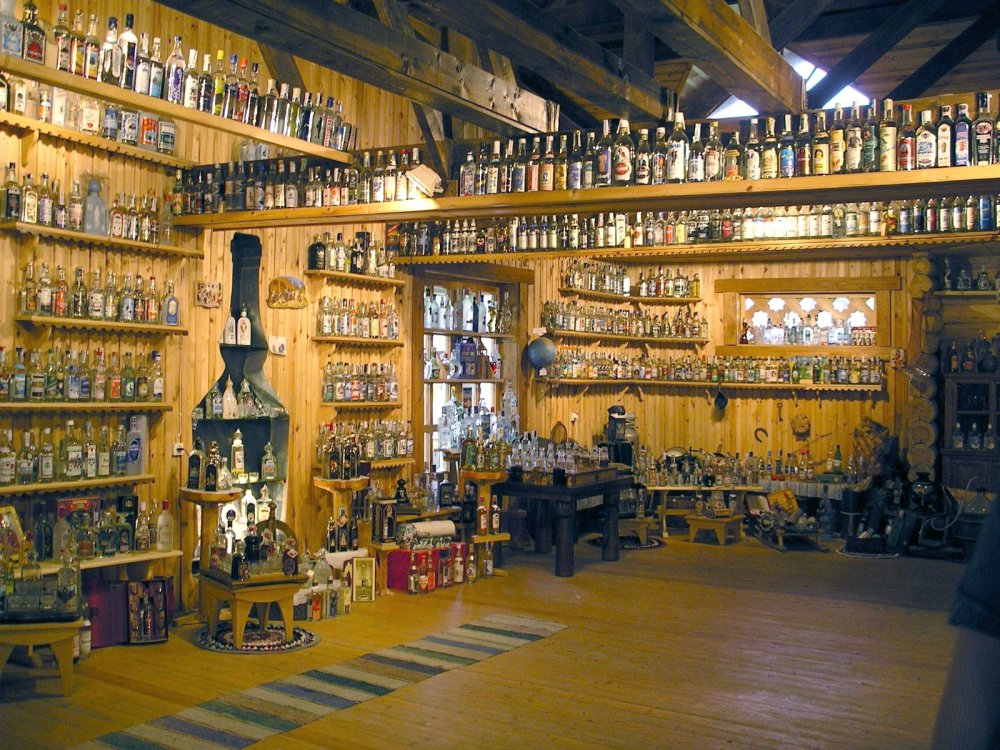 Музей водки в Верхних Мандрогах, Подпорожский район Ленинградской области.