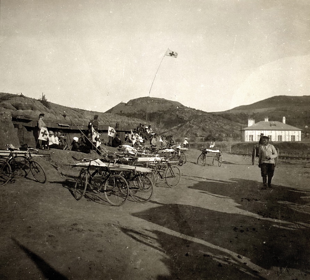 Станция Красного Креста возле форта Куропаткин к северу от Порт-Артура. 1904