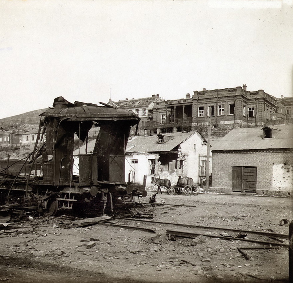 Разрушения от японских снарядов в Порт-Артуре. 1904