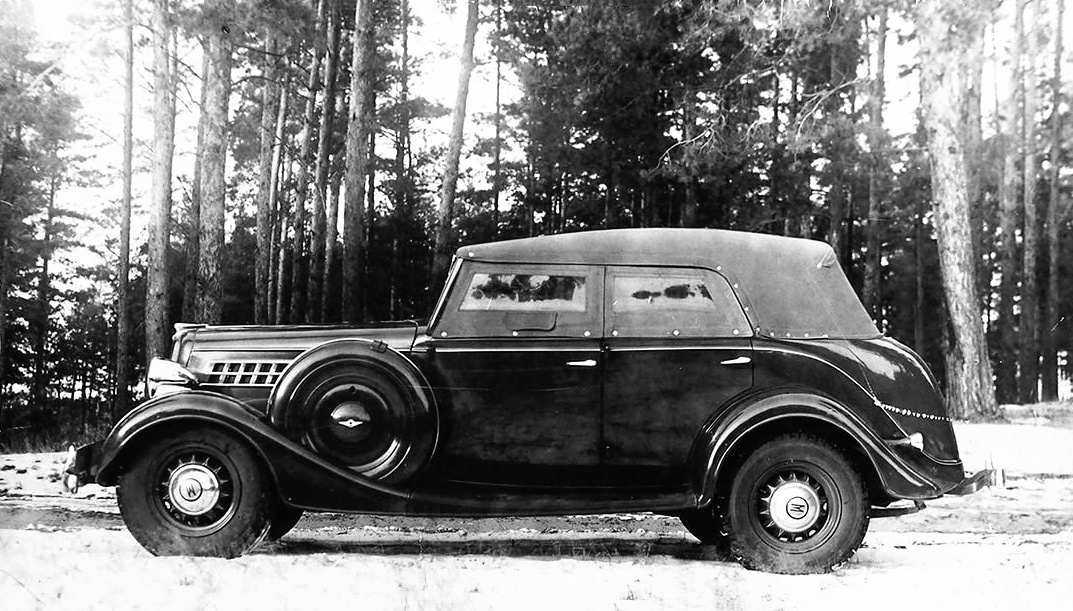 Кадр с легендарной "Эмкой" из архива первого директора ГАЗа С.С. Дьяконова. 1936