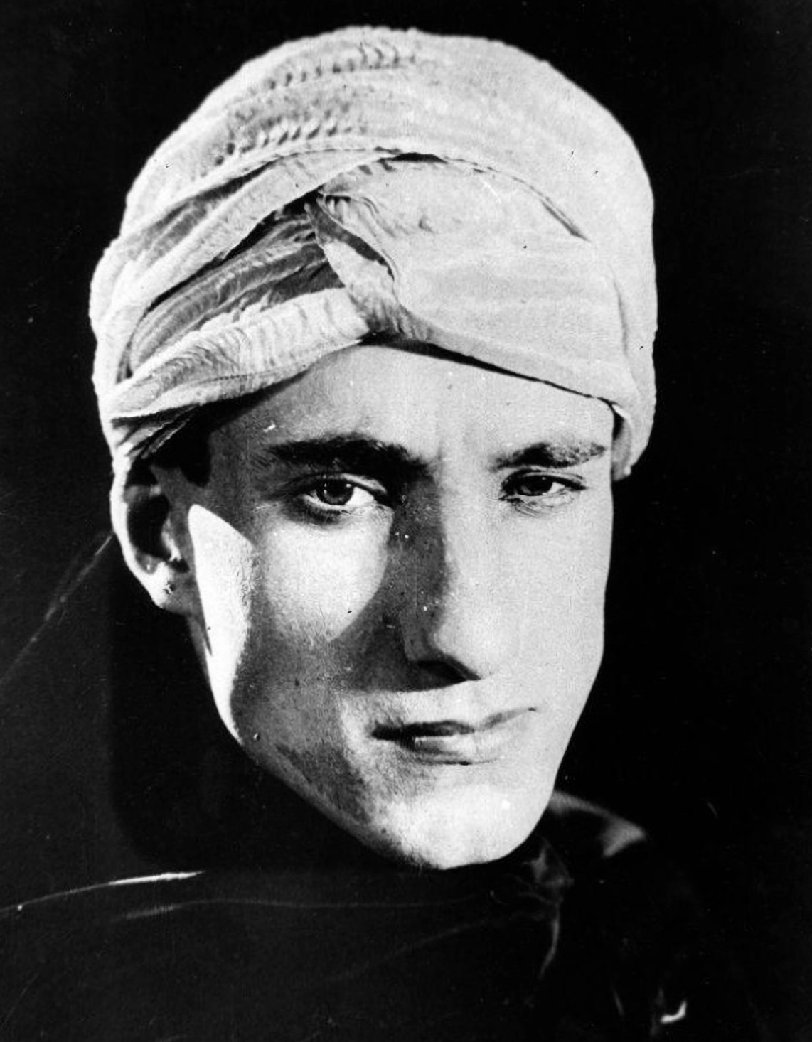 Сергей Герасимов в фильме "Чертово колесо" ("Моряк с "Авроры"). 1926